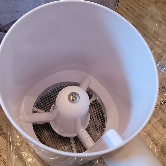 Electric flour sifter 4 cup NWT - Picture 3 of 7